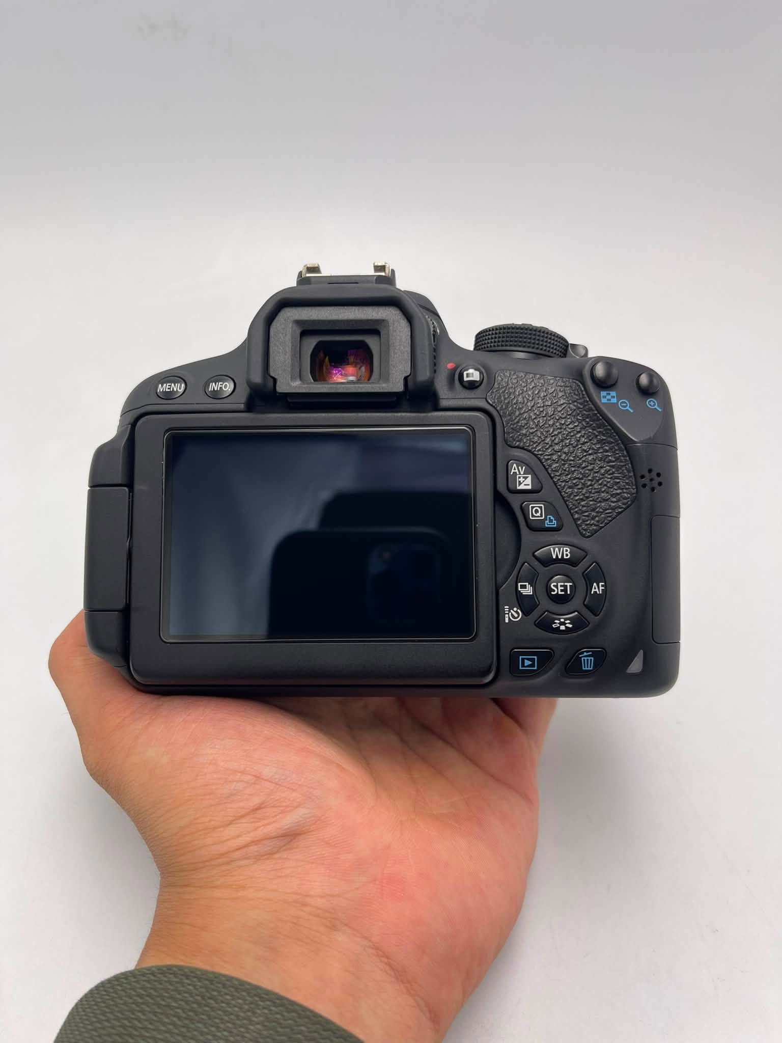 Canon EOS 700D