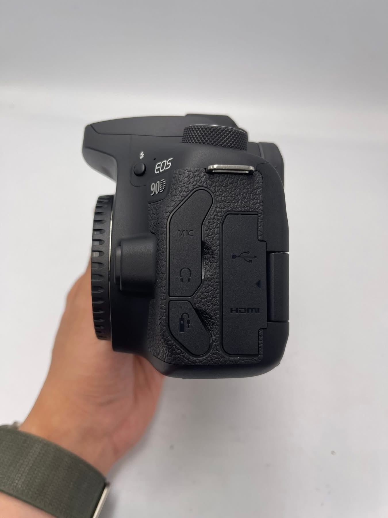 Canon EOS 90D