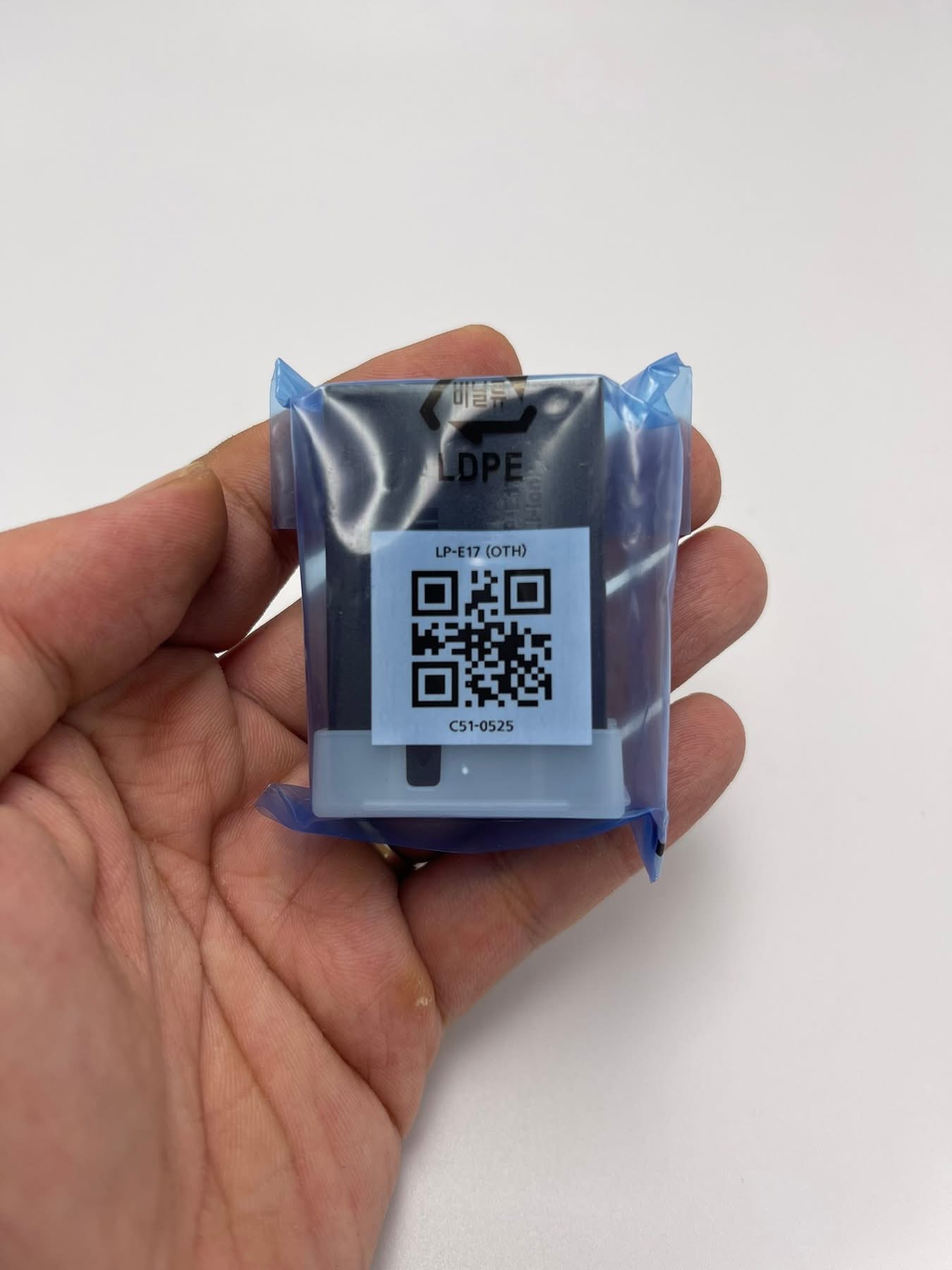 Combo Pin zin Canon E17 + Sạc zin Canon E17 (New 100%)