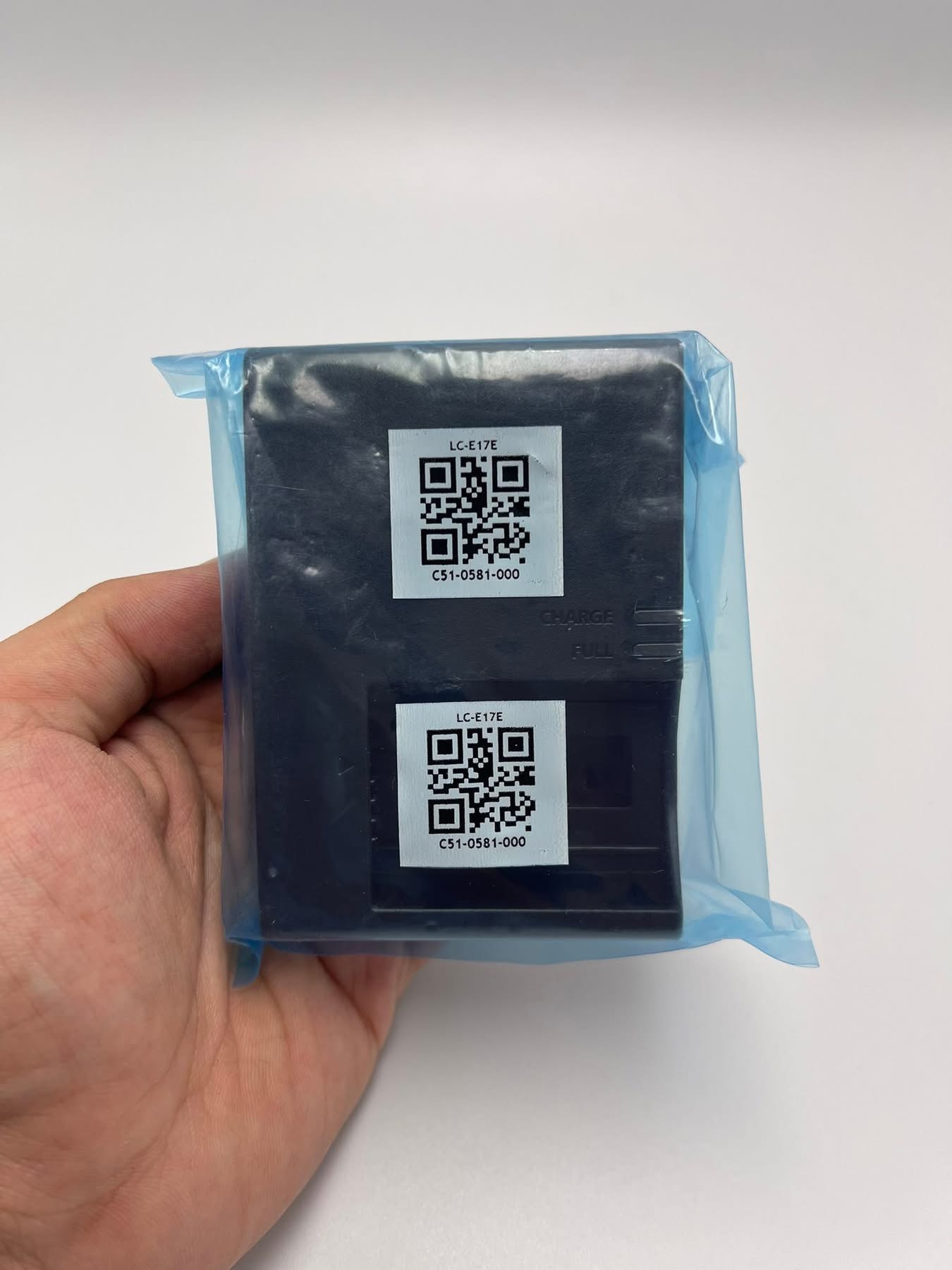 Combo Pin zin Canon E17 + Sạc zin Canon E17 (New 100%)