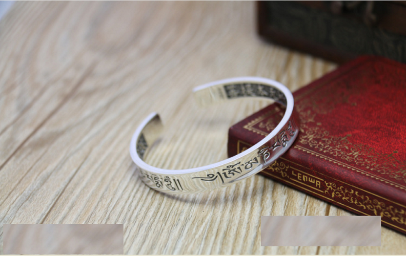 VÒNG TAY KHẮC OM MANI PADME HUM TÂY TẠNG - VT268