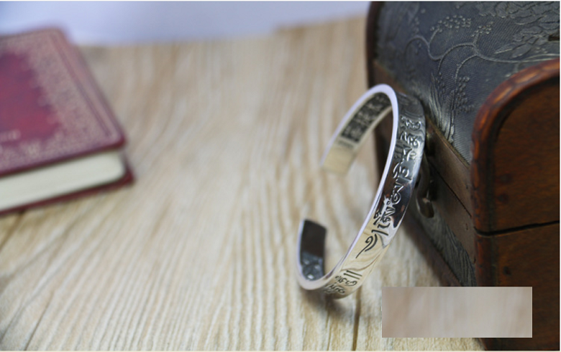 VÒNG TAY KHẮC OM MANI PADME HUM TÂY TẠNG - VT268