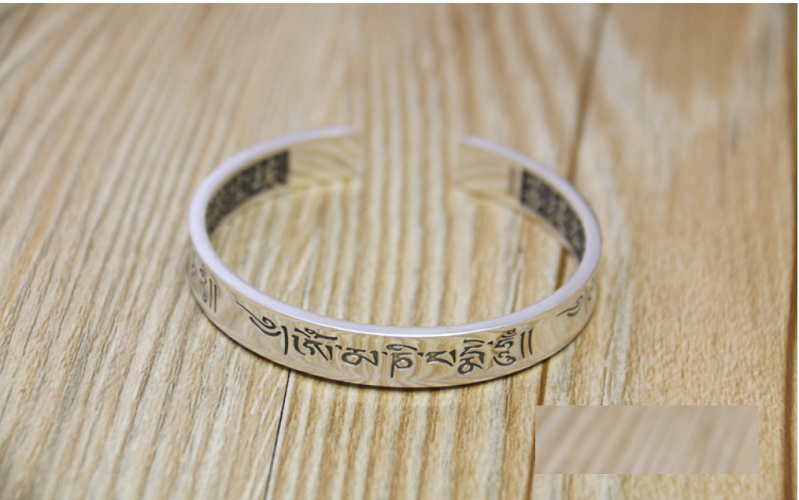 VÒNG TAY KHẮC OM MANI PADME HUM TÂY TẠNG - VT268