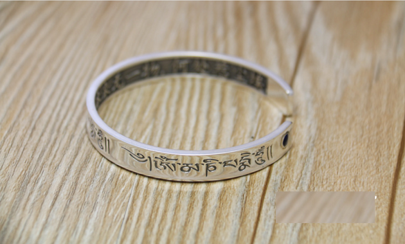 VÒNG TAY KHẮC OM MANI PADME HUM TÂY TẠNG - VT268