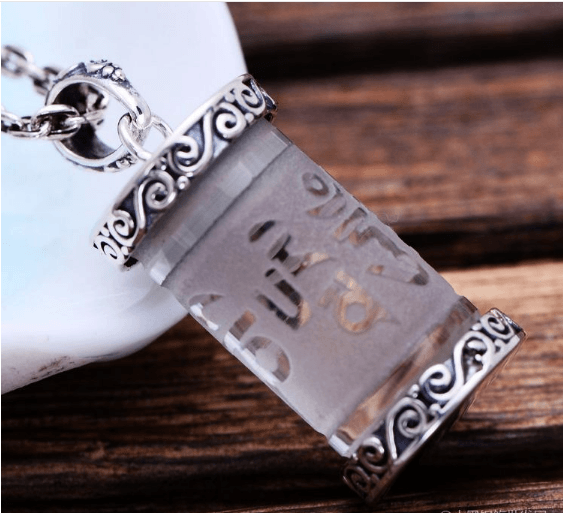 MẶT DÂY CHUYỀN OM MANI PADME HUM PHA LÊ TRẮNG - DC381