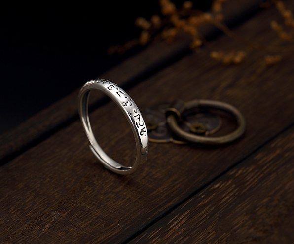 NHẪN KHẮC OM MANI PADME HUM TIẾNG PHẠN - NH233