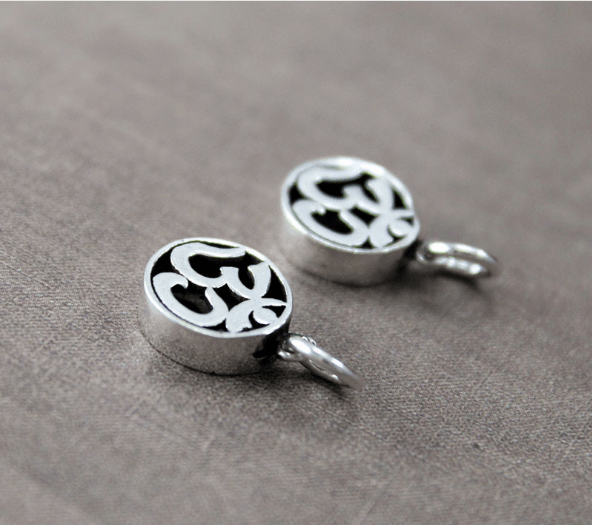 PHỤ KIỆN CHARM BẠC CHỮ OM PHẬT GIÁO - PKB15