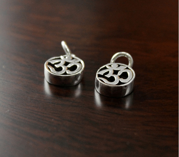 PHỤ KIỆN CHARM BẠC CHỮ OM PHẬT GIÁO - PKB15