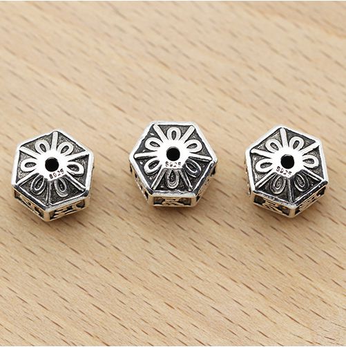 CHARM KHẮC OM MANI PADME HUM LỤC GIÁC 10LY - PKB62