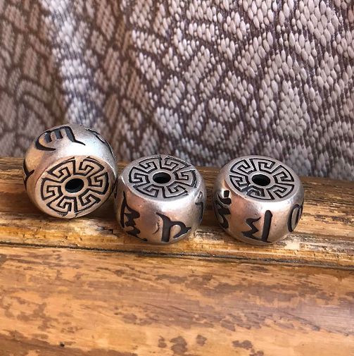 CHARM TRÒN KHẮC OM MANI PADME HUM 13LY - PKB63
