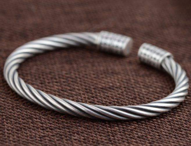 Vòng Tay Xoắn Bạc Thái  - VT318