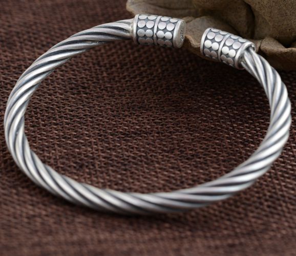 Vòng Tay Xoắn Bạc Thái  - VT318