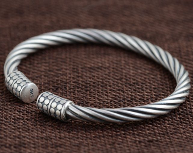 Vòng Tay Xoắn Bạc Thái  - VT318