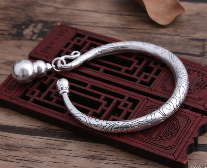 Vòng Tay Khắc Liên Hoa - Charm Hồ Lô - VT333