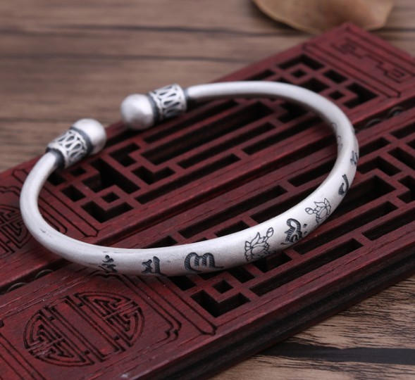 Vòng Tay Khắc Om Mani Padme Hum - Song Ngư - VT335