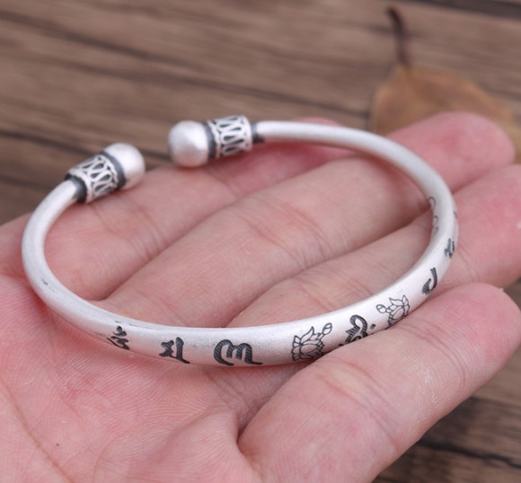 Vòng Tay Khắc Om Mani Padme Hum - Song Ngư - VT335