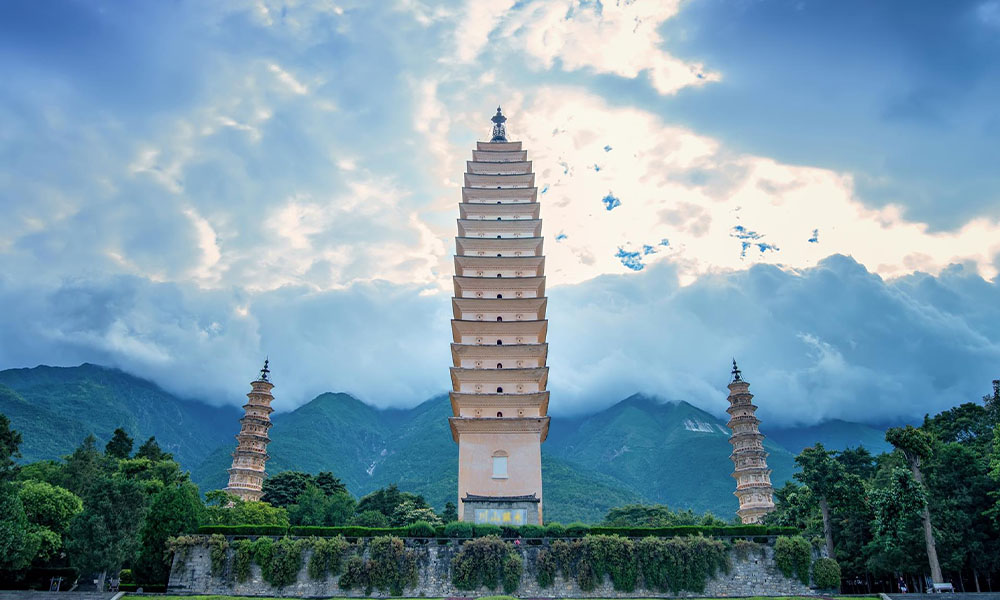Ba ngôi chùa nổi tiếng ở Vân Nam Trung Quốc hút khách tham quan chiêm bái