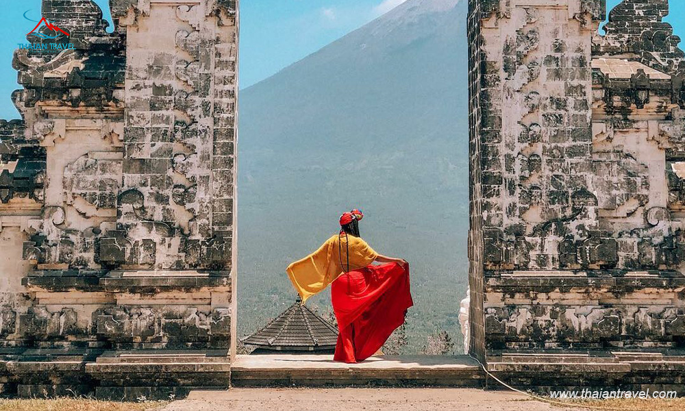 Cổng trời Bali (Heaven’s Gate) tại ngôi đền thiêng Pura Lempuyang, Bali