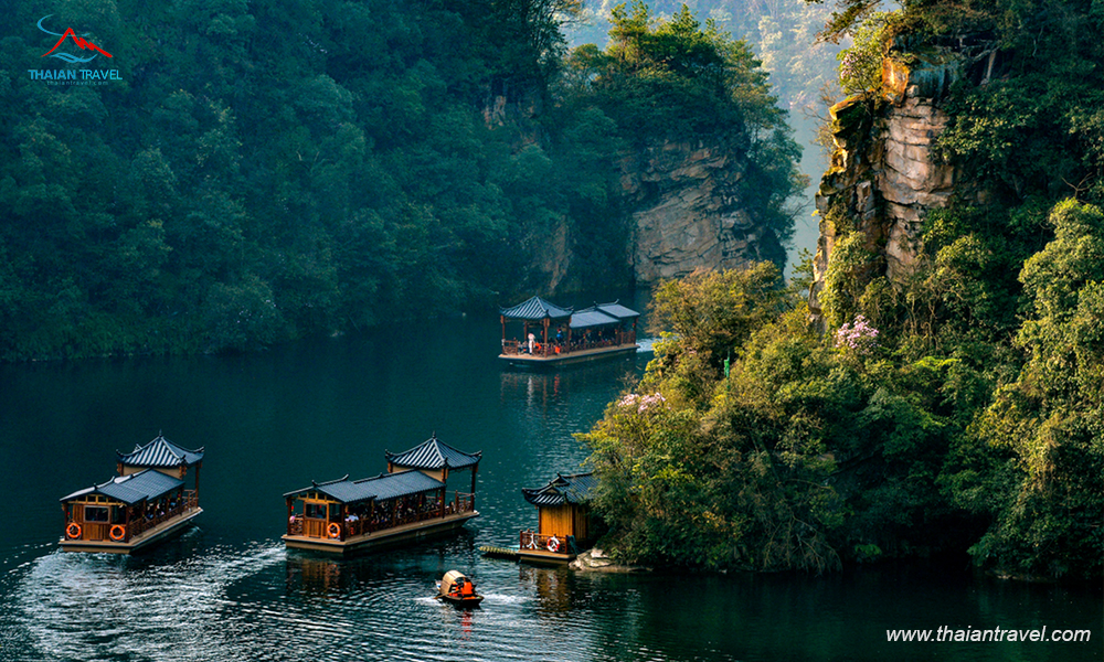 Hồ Bảo Phong - Tour Du lịch Trương Gia Giới 2023 giá tốt