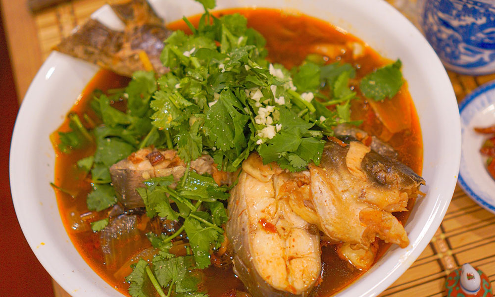 cac-mon-an-ngon-o-quy-chau-khong-the-bo-lo-trong-tour-quy-chau-cua-ban