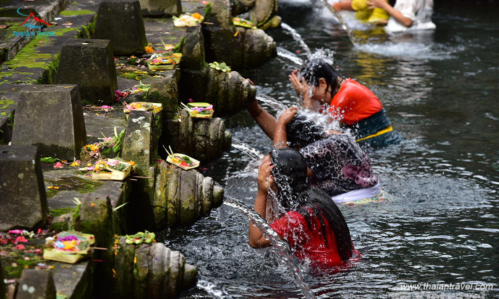 Đền suối thiêng Tampak Siring - Điểm du lịch tâm linh ấn tượng tại Bali