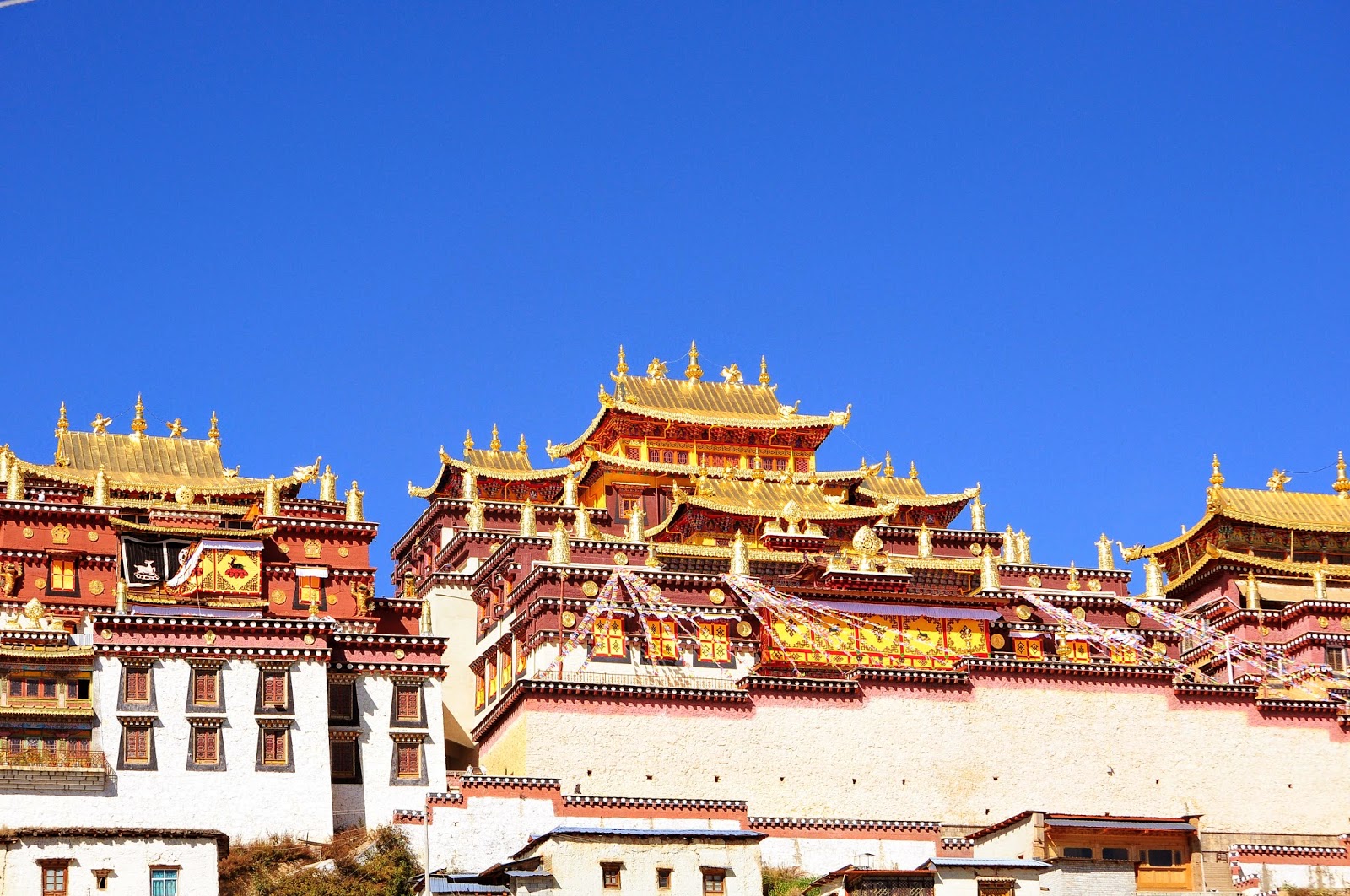 Tu viện Songzanlin - Tu viện mang vẻ đẹp tráng lệ và huyền bí - THÁI AN TRAVEL