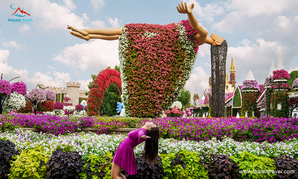 Immerse yourself in the world’s most ᴜпіqᴜe flower parks! 