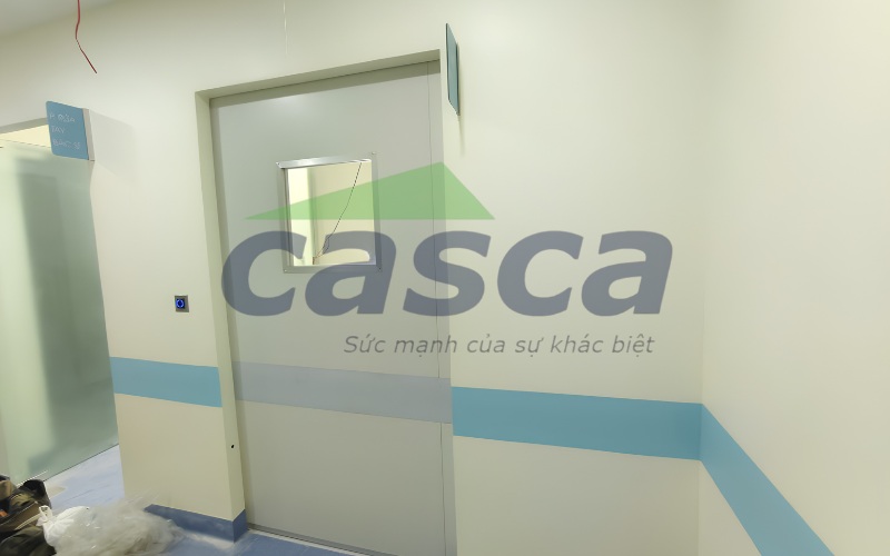Cửa tự động vận hành dựa trên sự phối hợp giữa cảm biến, bộ điều khiển và motor