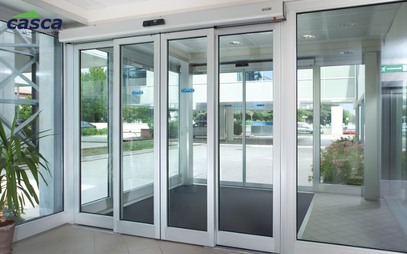Cửa 4 cánh gồm 2 cánh trượt và 2 vách cố định