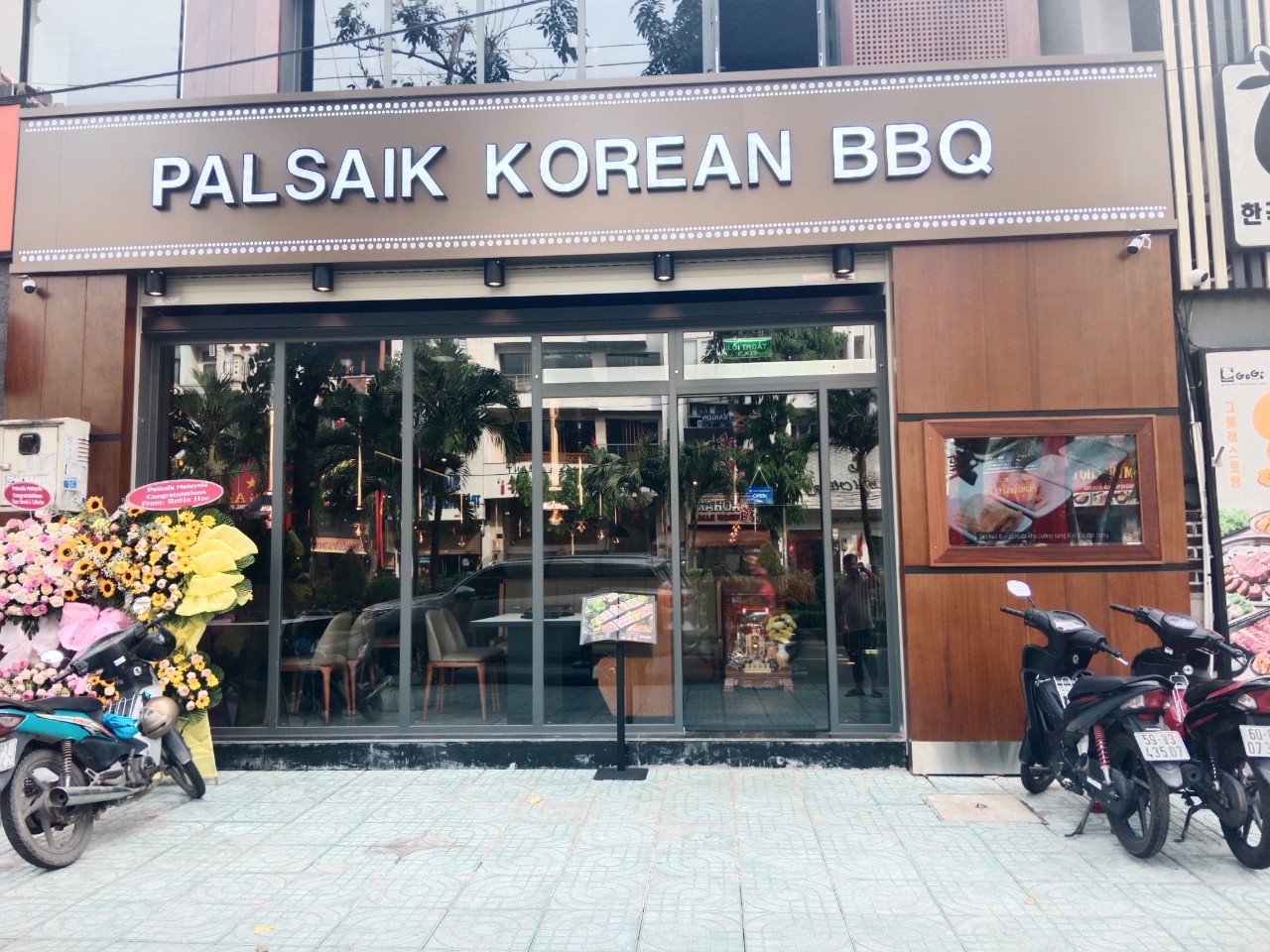 Cửa tự động KODO cho tiệm BBQ