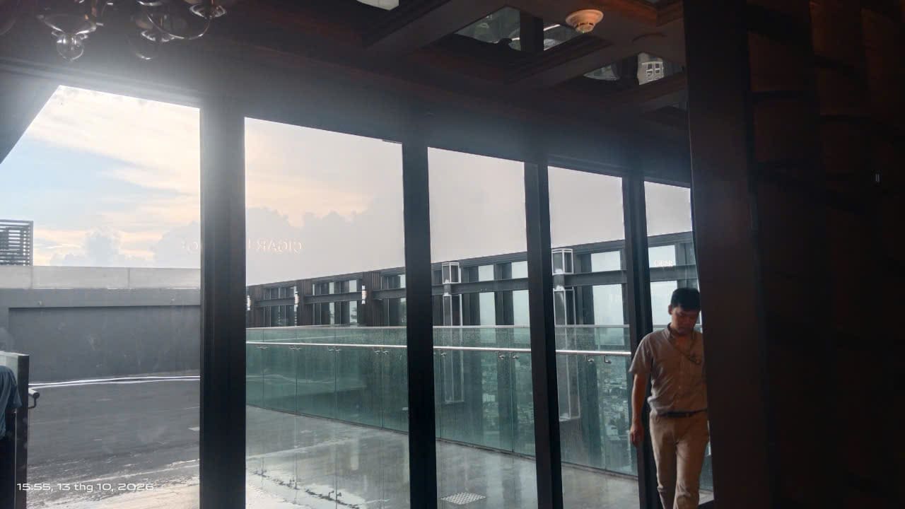 Sử dụng mắt thần cảm biến đóng mở cửa tự động