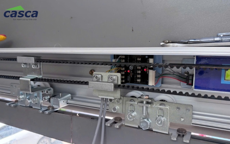 Ray nhôm có độ bền cao, nhưng vẫn xuống cấp do va đập hoặc lắp sai kỹ thuật