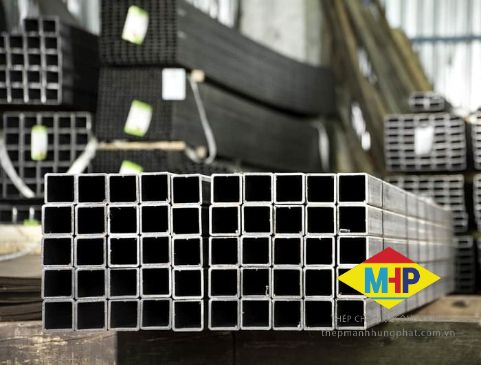 Phân loại thép hộp 12x12: Thép hộp đen và Thép hộp mạ kẽm