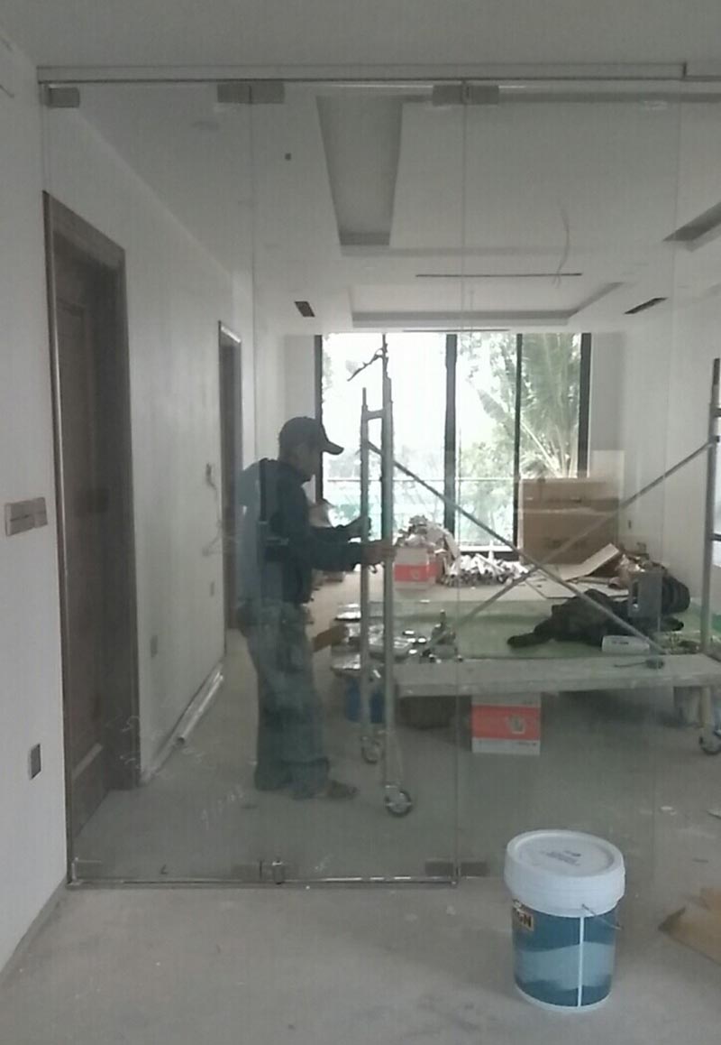 Cửa kính xếp trượt ( LÙA) kính cường lực