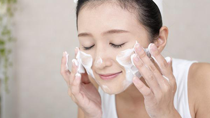 Rửa sữa rửa mặt
