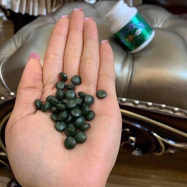 tảo Shinshin chiết xuất từ tảo xoắn Spirulina và các nguyên liệu quý khác nên không có vị khó chịu, không chát rất dễ uống. 