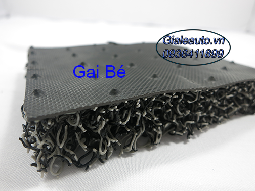 tham lot san o to malaysia co gai be