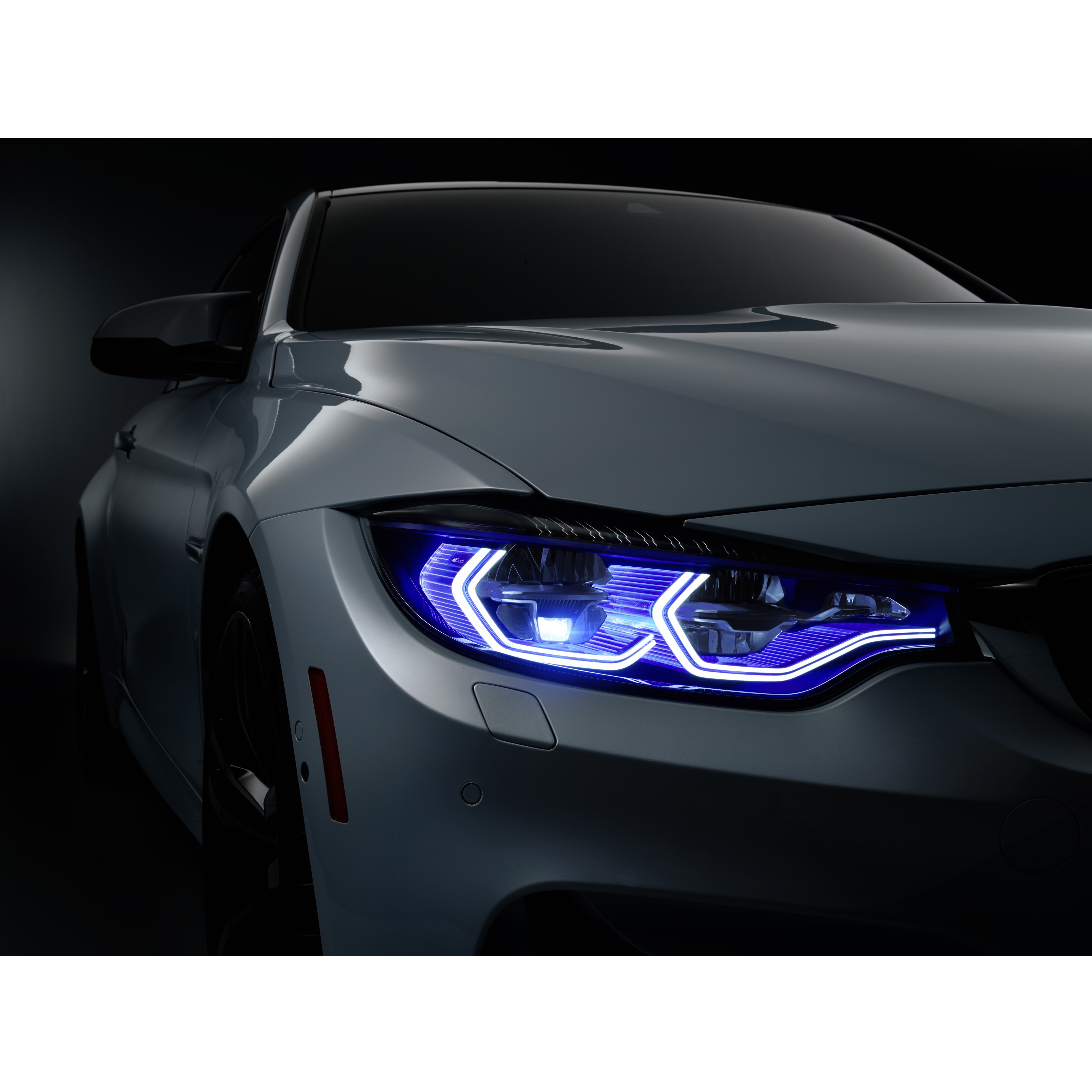 Đèn pha LED ô tô đã trở thành một trong những công nghệ cao cấp được sử dụng trên những chiếc xe hàng đầu. Hãy cùng xem hình ảnh về đèn pha LED ô tô có khả năng tự động điều chỉnh ánh sáng và tùy chỉnh thông qua smartphone. Chúng ta sẽ nhận thấy sự tiên tiến của công nghệ trong ngành sản xuất ô tô.