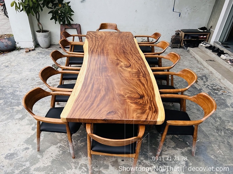 Bàn ăn gỗ me tây nguyên tấm sang trọng tại DecoViet