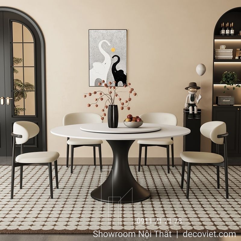 Bàn ăn tròn mặt đá xoay trung tâm, kích thước chuẩn cho 4 người.