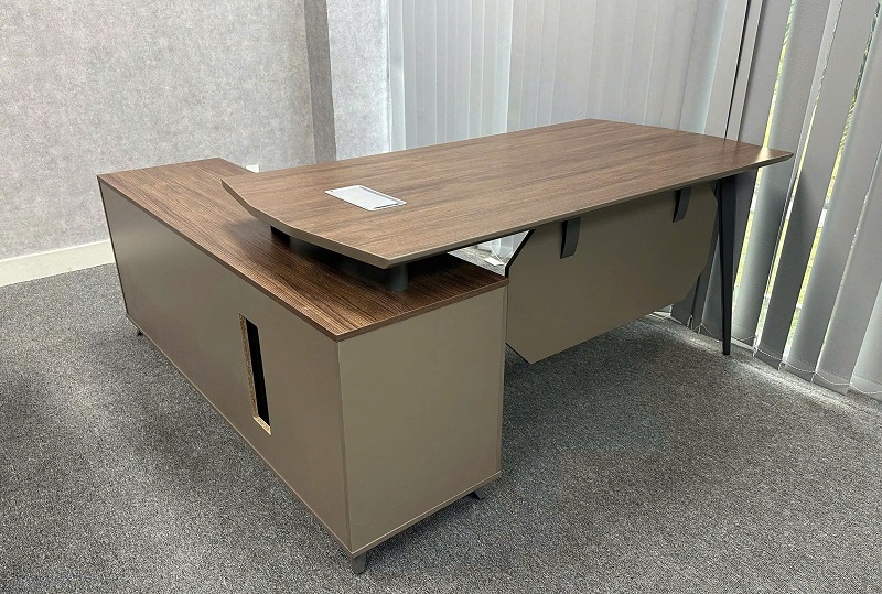 Bàn Làm Việc Lãnh Đạo 156T phù hợp mọi không gian