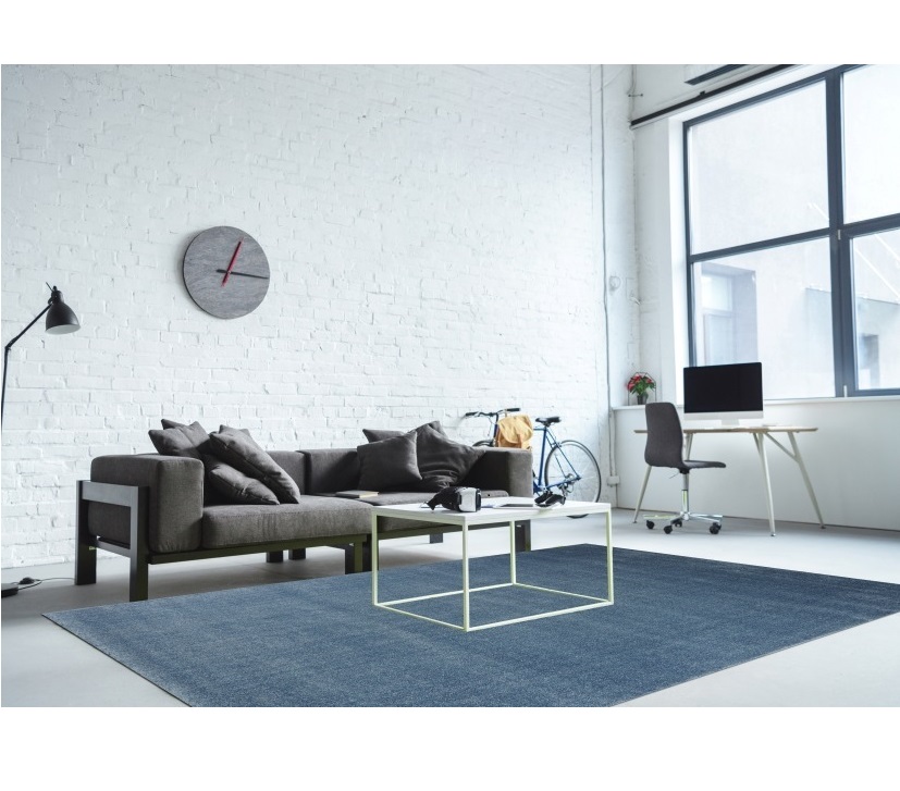 Thảm lót ghế sofa: Thảm lót ghế sofa giúp cho không gian phòng khách trở nên ấm áp hơn và cảm giác ngồi trên ghế sofa trở nên thoải mái hơn. Với những mẫu thảm đa dạng về kiểu dáng và màu sắc, bạn hoàn toàn có thể lựa chọn cho mình một chiếc thảm sofa phù hợp với phong cách và sở thích cá nhân của mình.