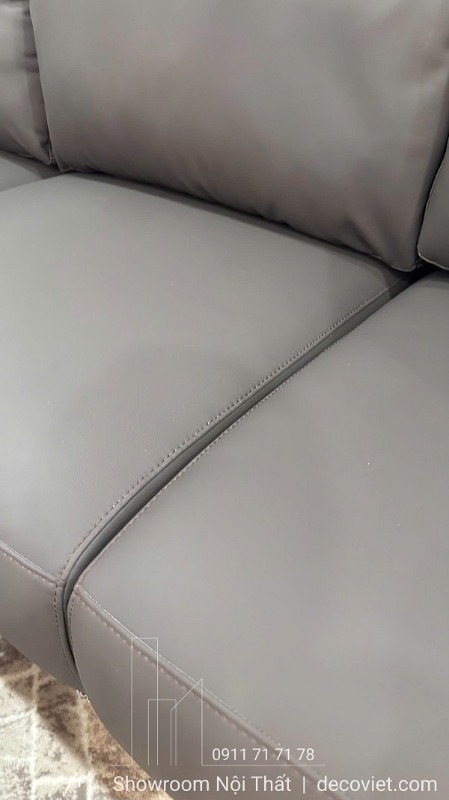 Không gian phòng khách với sofa băng 2m2 gọn đẹp
