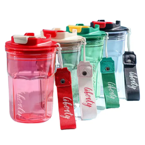 BÌNH ĐỰNG NƯỚC BẰNG NHỰA CÓ DÂY ĐEO