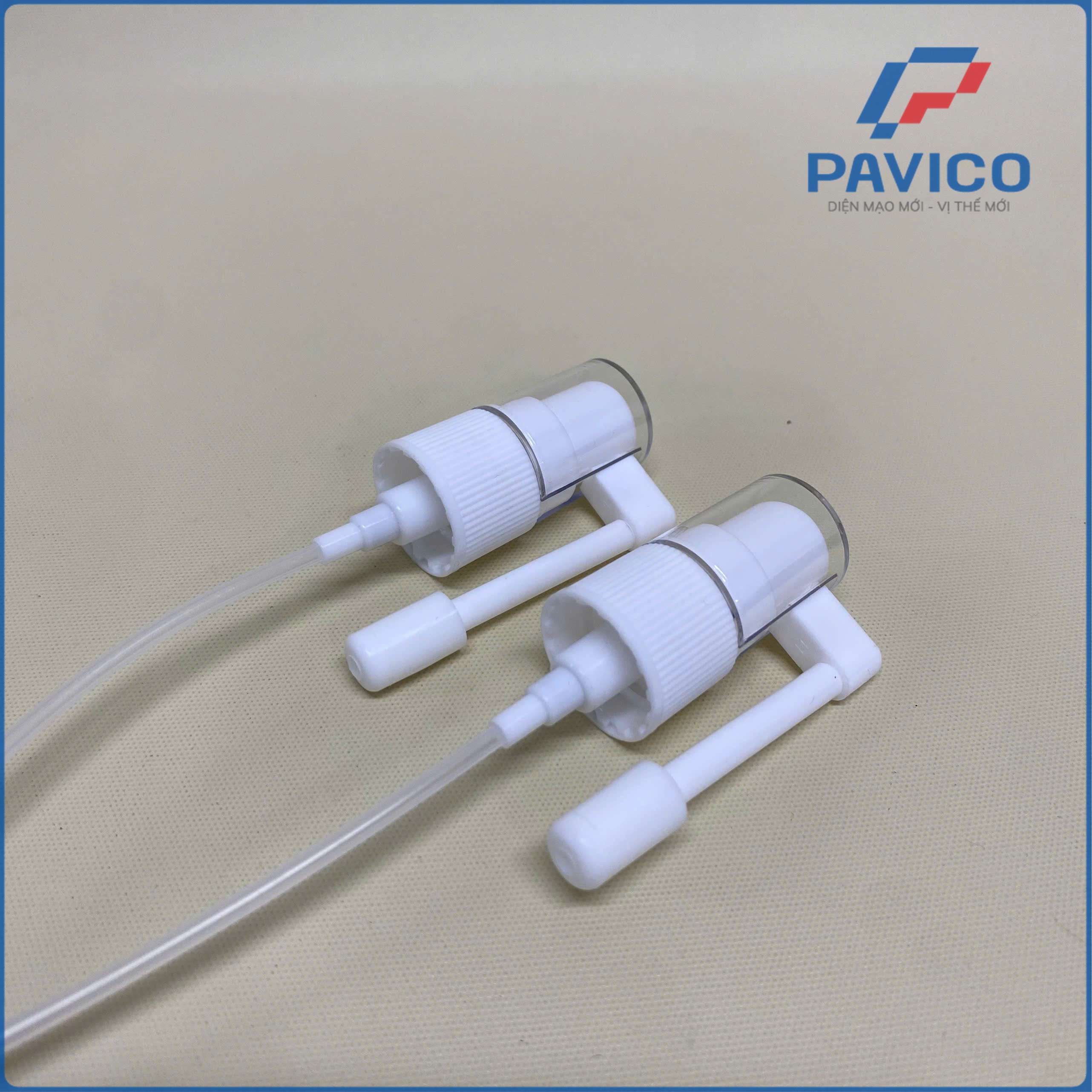 18NX3TSTT-Xịt quay có nắp -TRẮNG (thủy tinh) -18mm