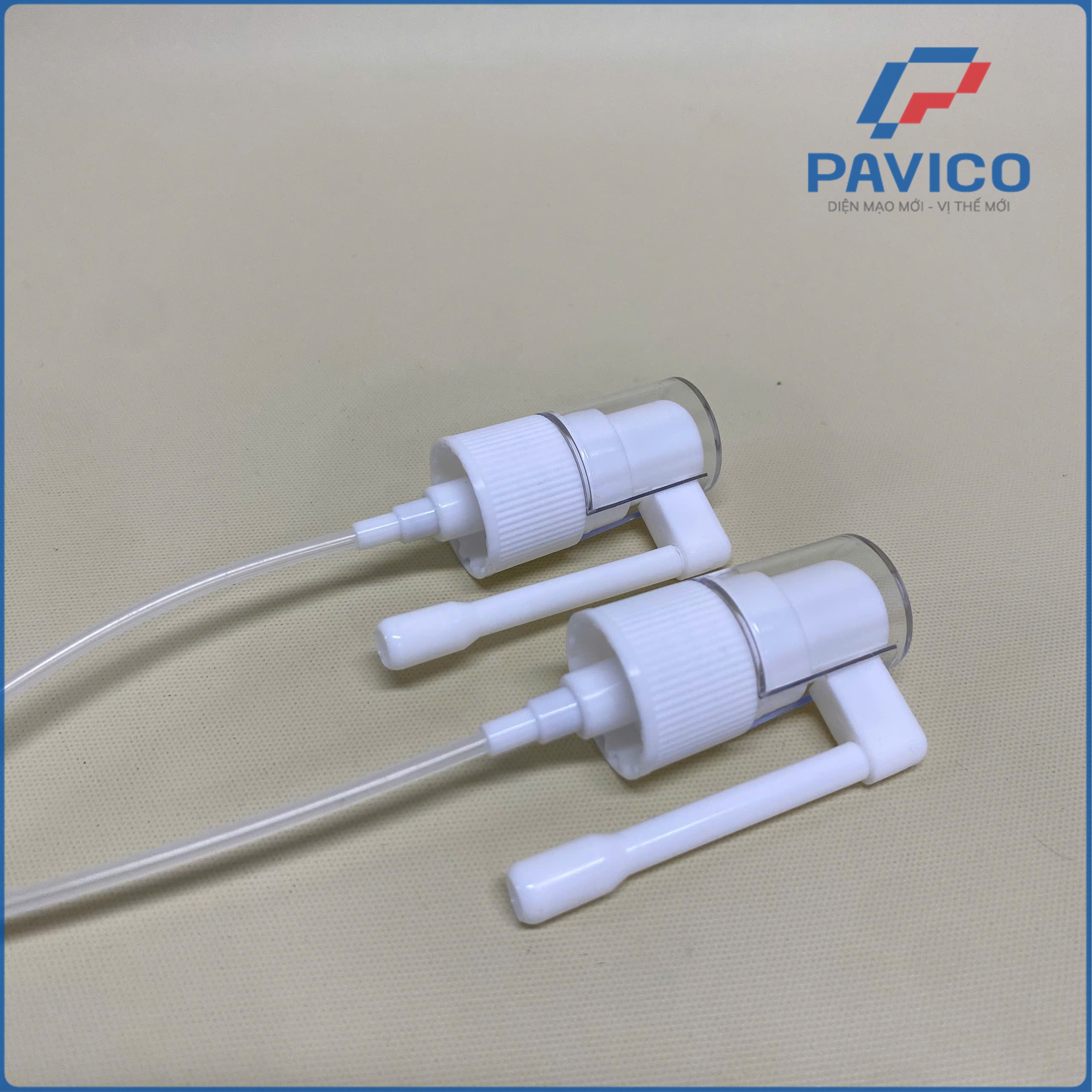 18NX3TSTT-Xịt quay có nắp -TRẮNG (thủy tinh) -18mm