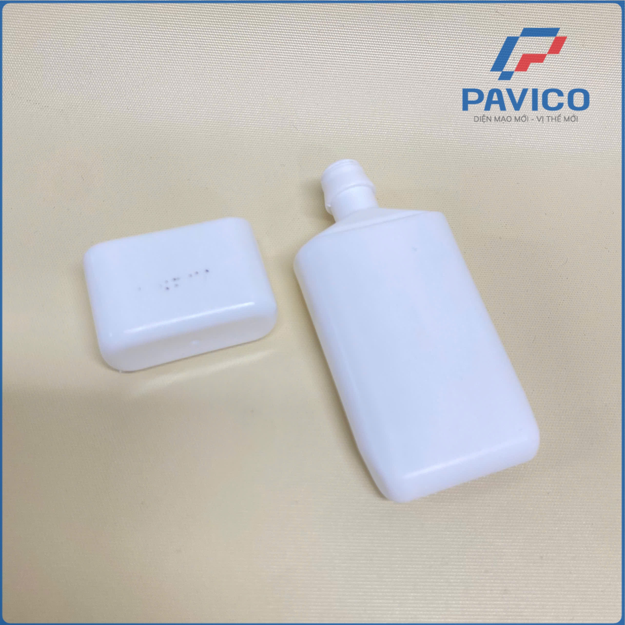 Chai HDPE vuông dẹt 30ml-14mm-7.7g