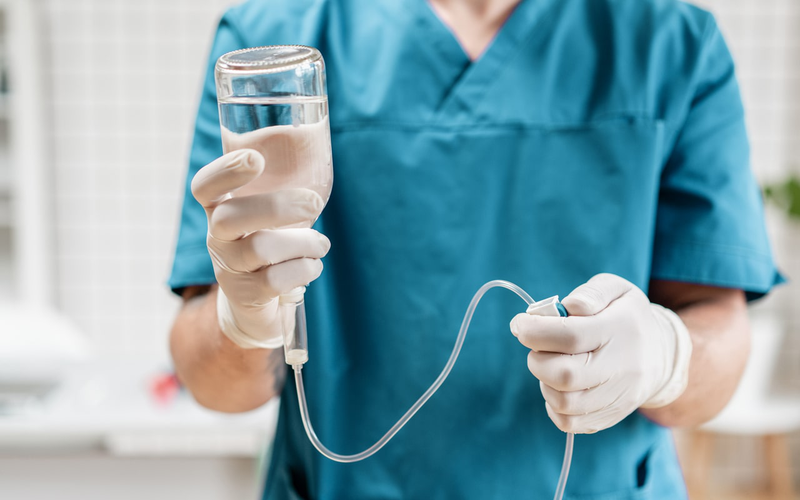 Bạn chỉ nên truyền nước biển tại cơ sở y tế uy tín có bác sĩ tay nghề cao