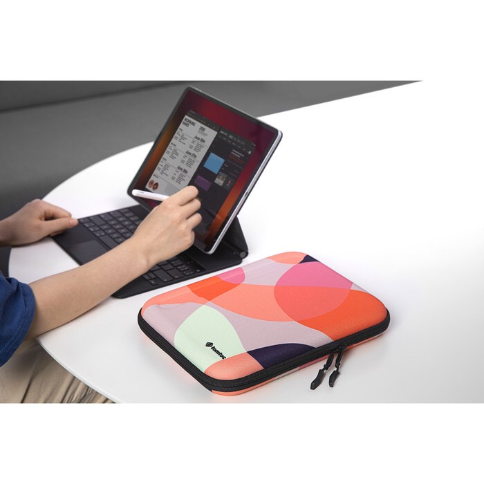 tui-chong-va-dap-tomtoc-usa-portfolio-holder-hardshell