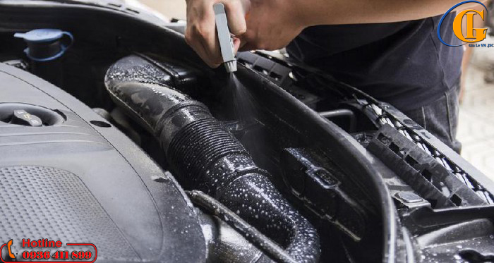 Vệ sinh khoang máy xe ô tô chuyên nghiệp gia lê
